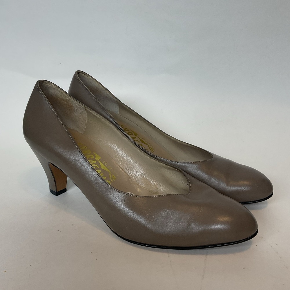 Salvatore‎ Ferragamo VTG Beige Nude Tan Leather US 7,5C Heels Pumps Shoes Saks